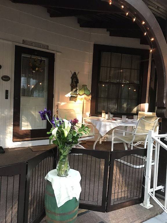 Charmantes Mt. Gretna Cottage in einer ruhigen Kunstszene mit Musiktheater und ruhigen Abendessen auf der Veranda in Mount Gretna Heights, Lebanon County