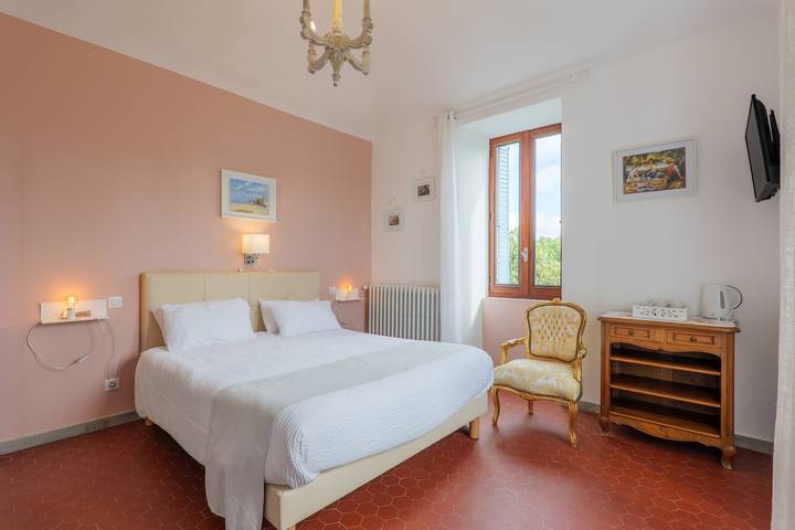 Guest Room 'Chambre Elea' with Shared Pool, Wi-Fi and Air Conditioning in Saint-Alban-Auriolles, Ardèche