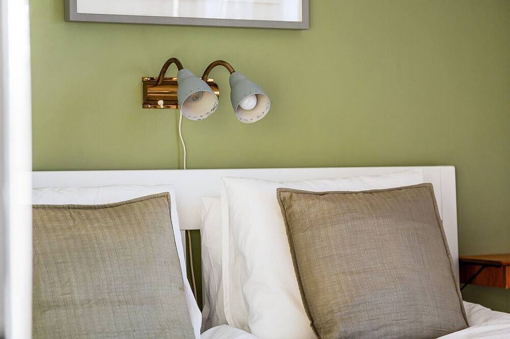 Ganze Wohnung, Retro Retreat with Modern Comforts in Schwedische Ostsee