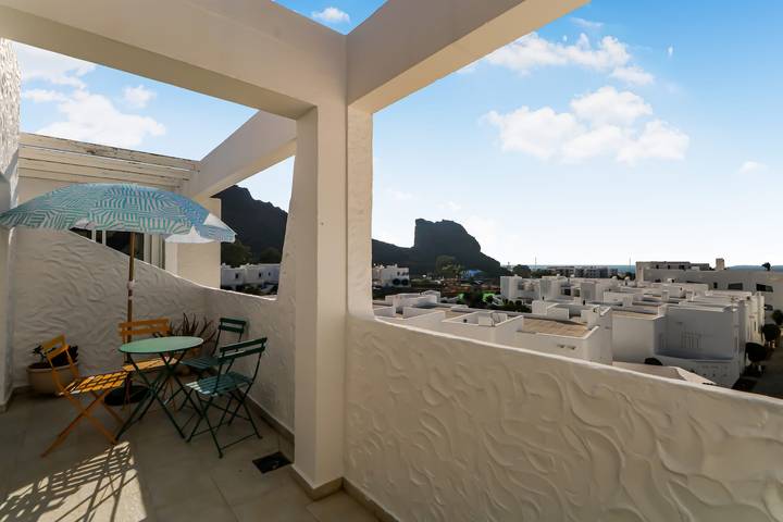 Ferienhaus für 4 Personen, mit Balkon und Terrasse sowie Pool