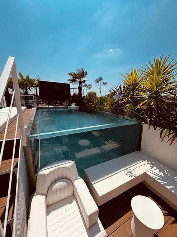 Gîte pour 4 personnes, avec jacuzzi et sauna ainsi que piscine et balcon à Milan