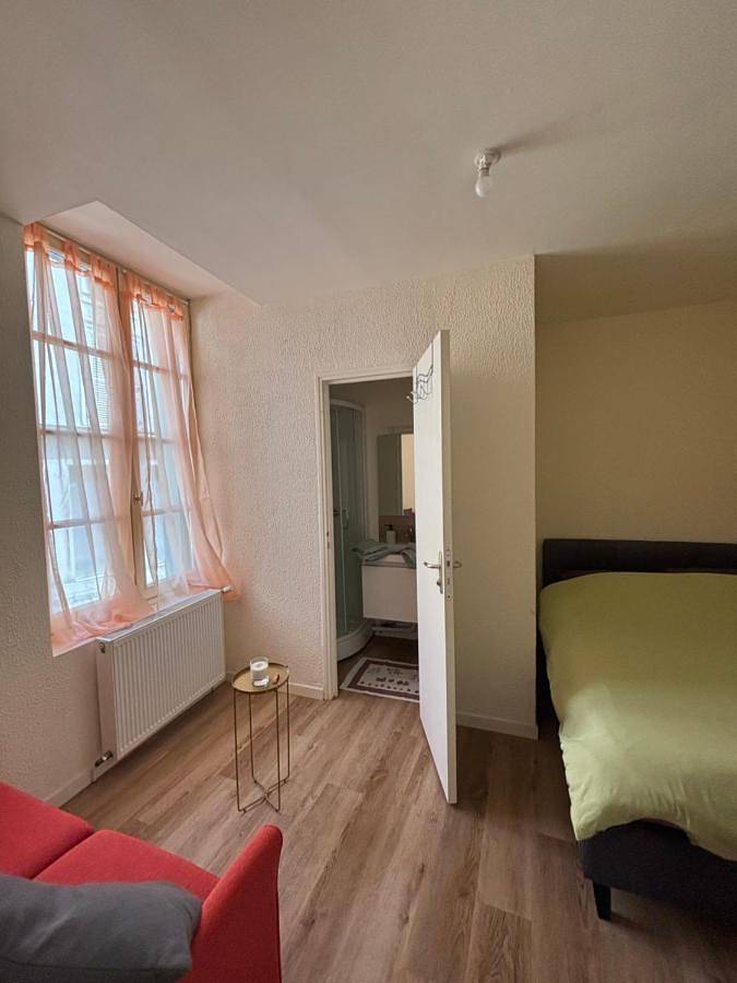 Appartement entier, One-Bedroom Apartment in Sillé-le-Guillaume, Parc naturel régional Normandie-Maine
