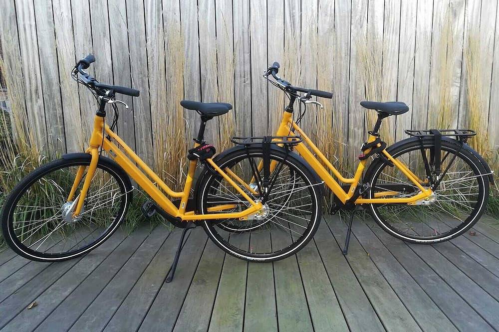 Bamboo room in Bruges - Discover our city with our 2 bicycles in Brügge, Westflandern