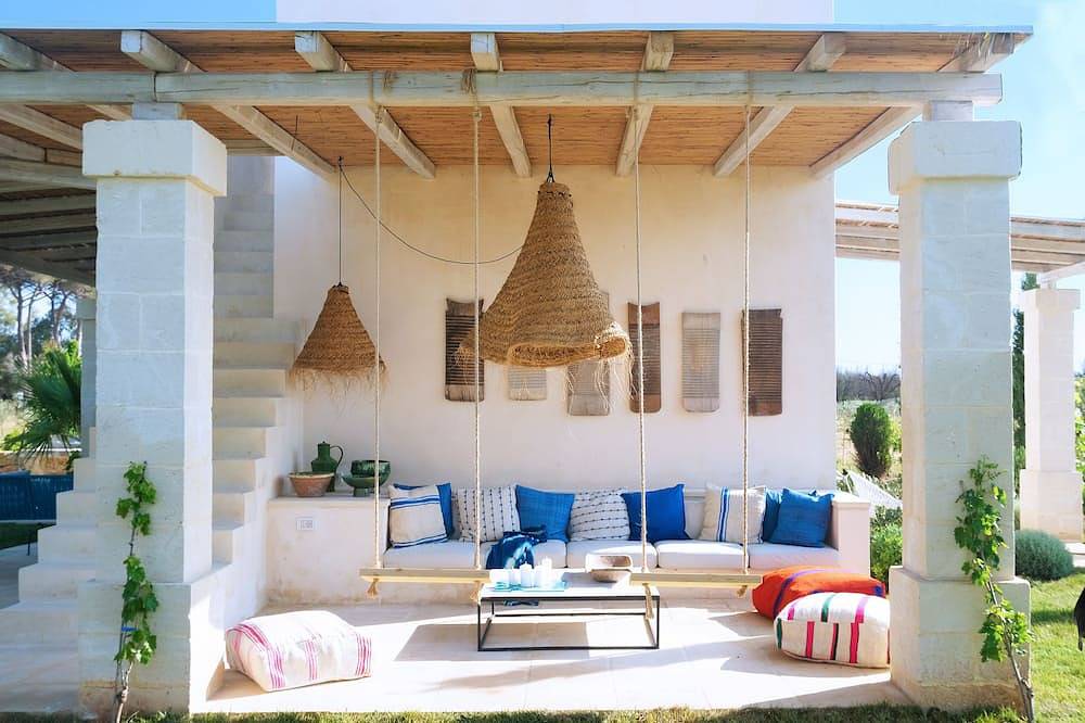 Unique country home with beautiful vistas on orchards and vineyards in Campi Salentina, Lecce Provinz