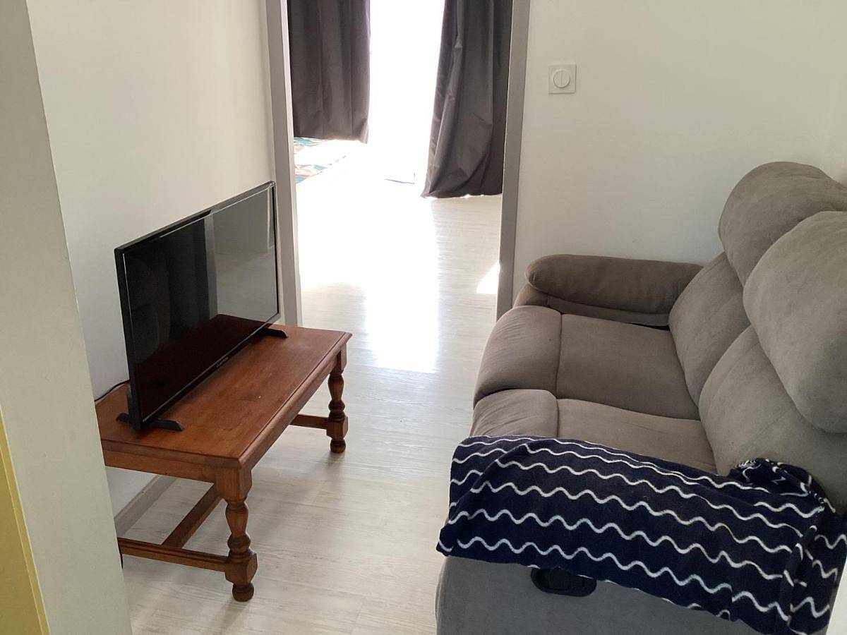 Appartement entier, One-Bedroom Apartment in Suze-la-Rousse, Région de nyons