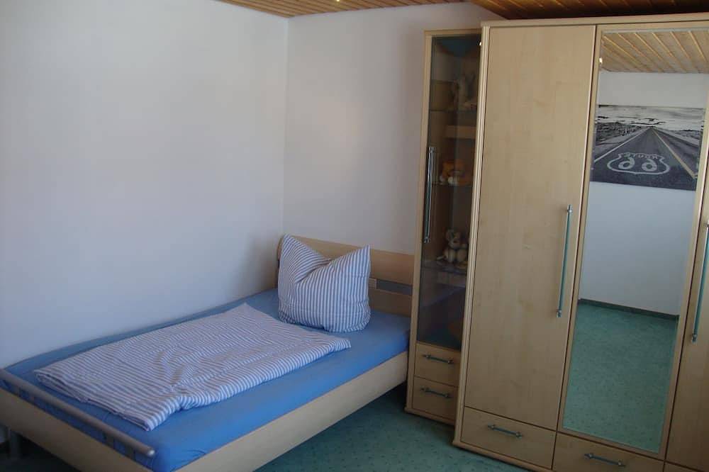 Ganze Wohnung, Gemütlich und zeitlos modern eingerichtete Ferienwohnung (70 qm) in ruhiger Lage an der romantischen Straße in Dombühl, Romantische Straße