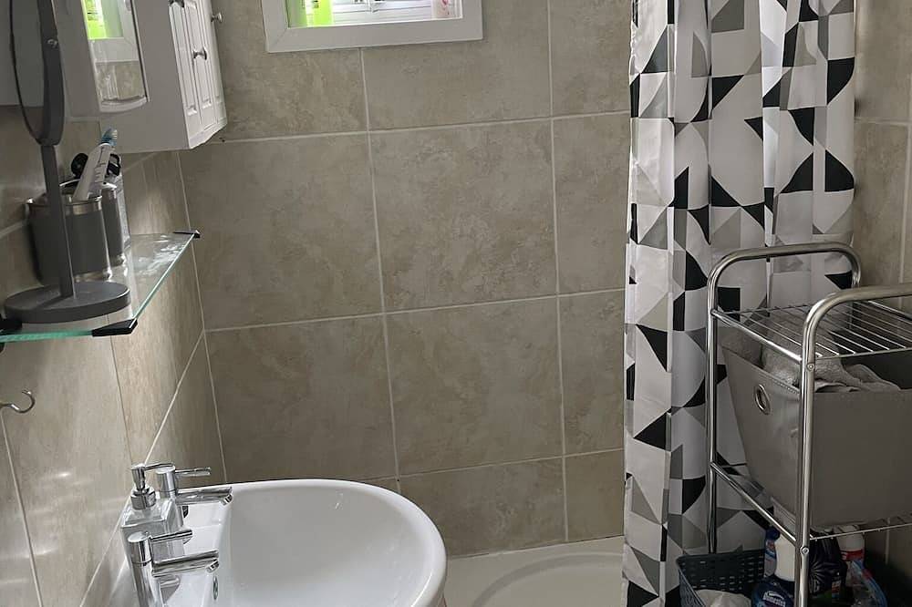 May Beach Cottage, Relaxing Stay With Sea Views in Leysdown, Kent