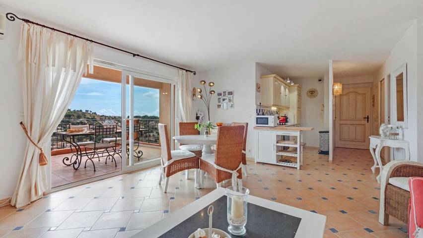 Gîte pour 4 personnes, avec vue ainsi que balcon et piscine dans Golf Bluegreen Sainte-Maxime - 4