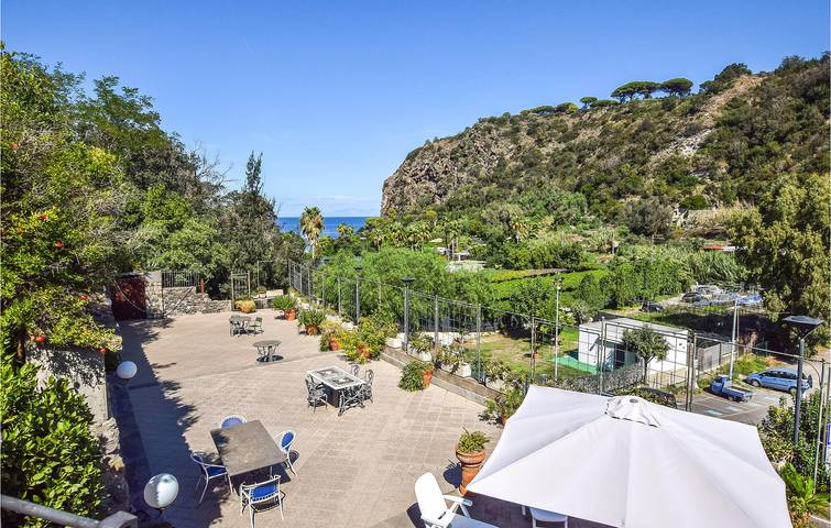 Location de vacances pour 16 personnes, avec jacuzzi ainsi que piscine et jardin dans Ischia - 2