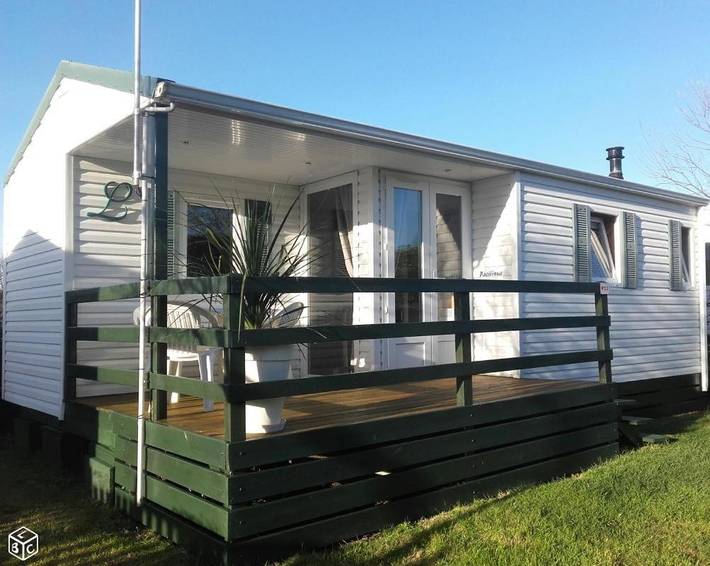 Camping pour 6 personnes, avec bassin pour enfant ainsi que terrasse et piscine, adapté aux familles à Louannec