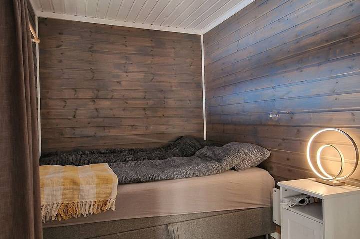 Cosy cabin nearby Bardufoss Airport and Senja w/ Hottube. in Sørreisa