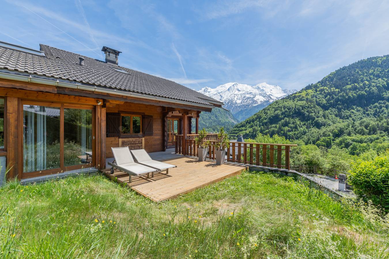 Chalet mit Bergblick, Balkon, Parkplatz und WLAN in der Nähe des Stadtzentrums von Servoz in Servoz, Region Bonneville