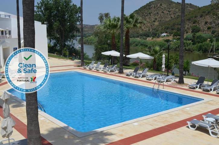 Hotel para 2 personas, con Balcón y Terraza además de Jardín y Piscina en Paymogo - 2