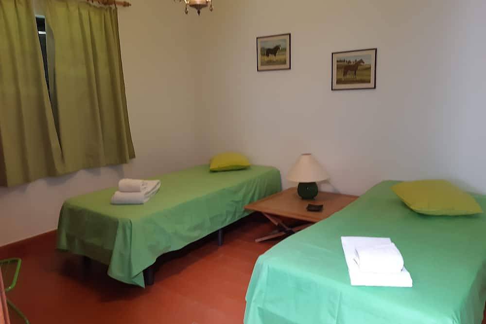 House in a quiet area overlooking the sea, private pool and beautiful Garden in Albufeira, Faro Distrikt