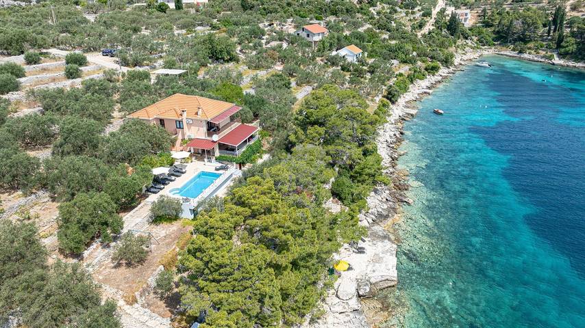 Ferienhaus für 8 Personen, mit Balkon und Pool sowie Garten - 1