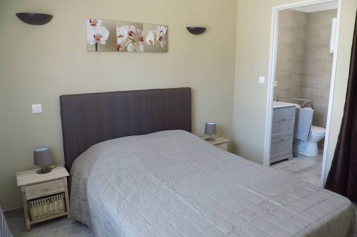 Location de vacances pour 2 personnes, avec terrasse ainsi que piscine et jardin à Villemoustaussou - 4