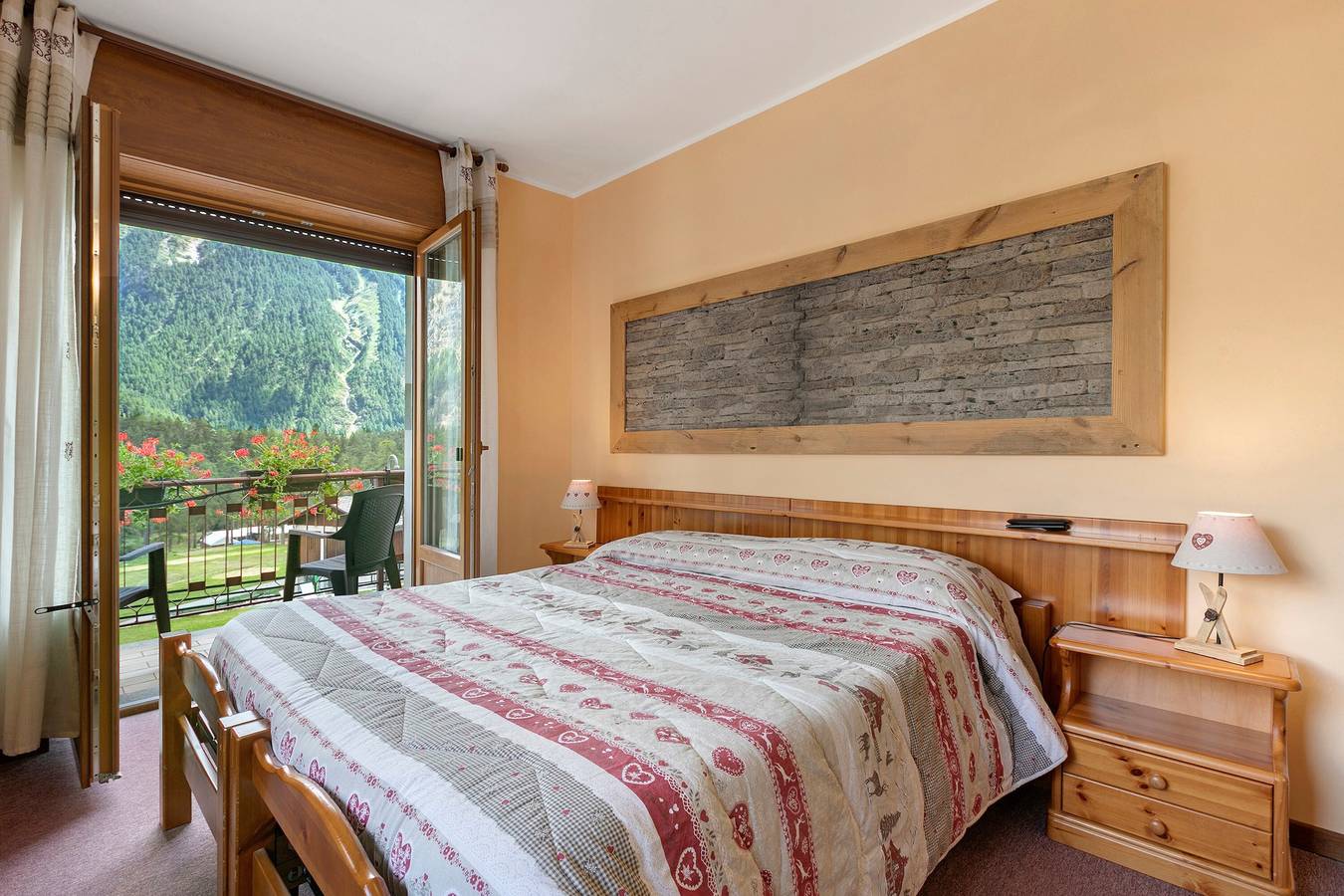 "Kamer 2" met bergzicht en gedeeld terras in Bionaz in Dzovennoz, Bionaz