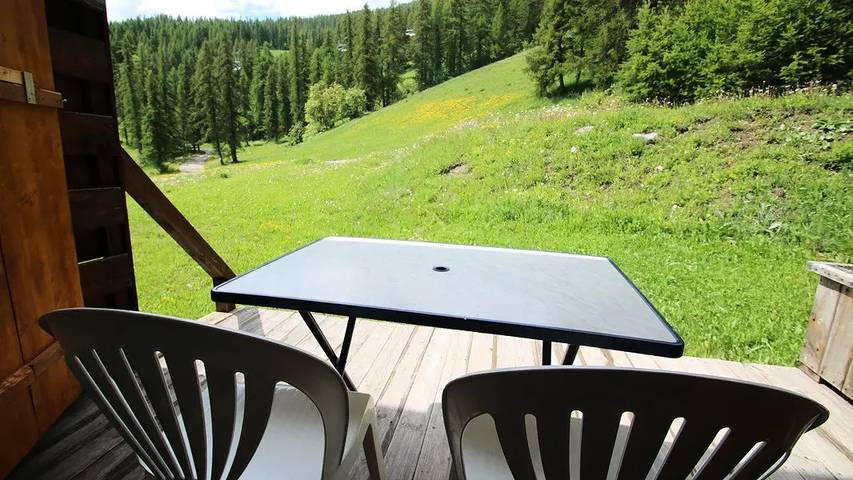 Chalet pour 8 personnes, avec vue ainsi que piscine et terrasse