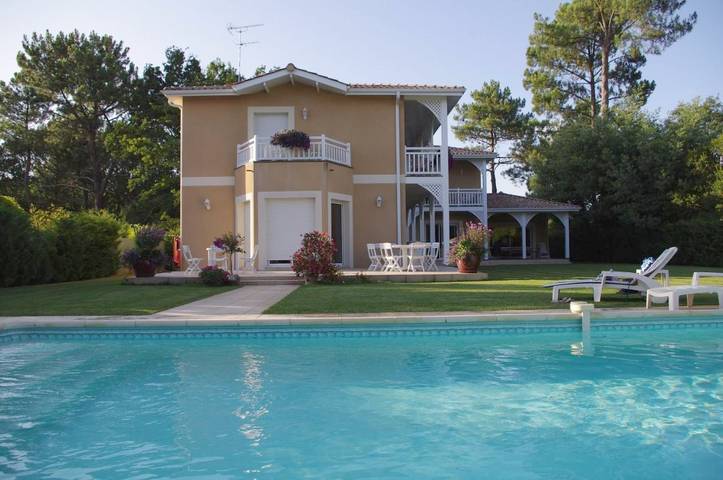 Maison d’hôte pour 2 personnes, avec Balcon et Terrasse ainsi que Jardin et Piscine à Lège-Cap-Ferret