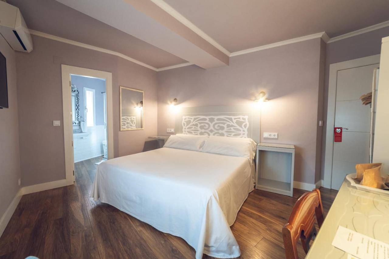 Hostal Los Castañuelos in Candeleda, Valle del Tiétar