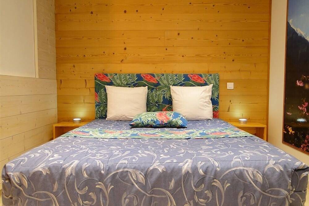 Entire apartment, Gîte n ° 295 Haut-Jura with Spa and sauna, classified 3 ears by Gîtes de France in Foncine-le-Haut, Parc naturel régional du Haut-Jura