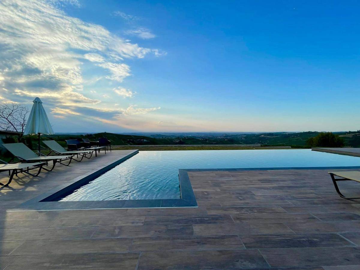 Country House Villa Barbero in Mango , Langhe