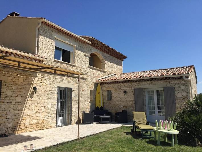 Gîte pour 6 personnes, avec jardin et vue sur le lac ainsi que vue et piscine à Oraison - 3