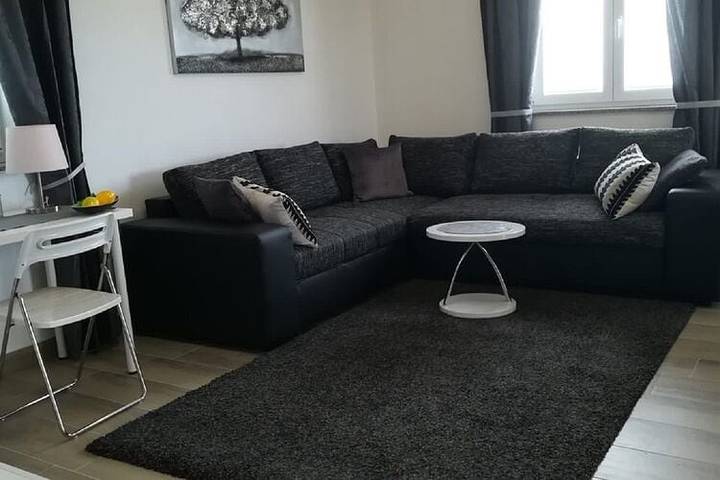 Ferienwohnung für 5 Personen, mit Terrasse und Garten in Karlobag - 3