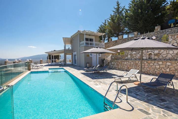 Apartment for 2 people, with hot tub and balcony as well as pool and garden in Alykes