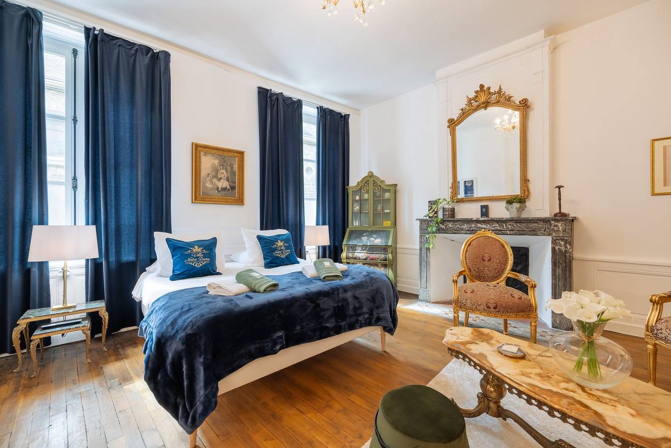 La Suite de Notre Dame au pied du Château Fort de Sedan - Chambre Eléonore de Bergh in Sedan, Ardennes