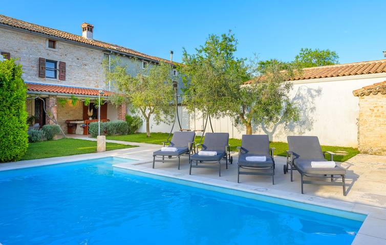 Location de vacances pour 8 personnes, avec terrasse à Svetvinčenat - 2