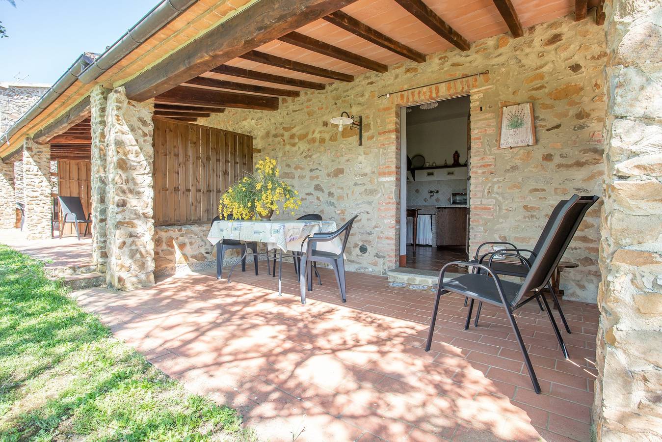 Appartamento La Lavanda con terrazza, piscina condivisa e Wi-Fi in Magliano in Toscana, Provincia di Grosseto