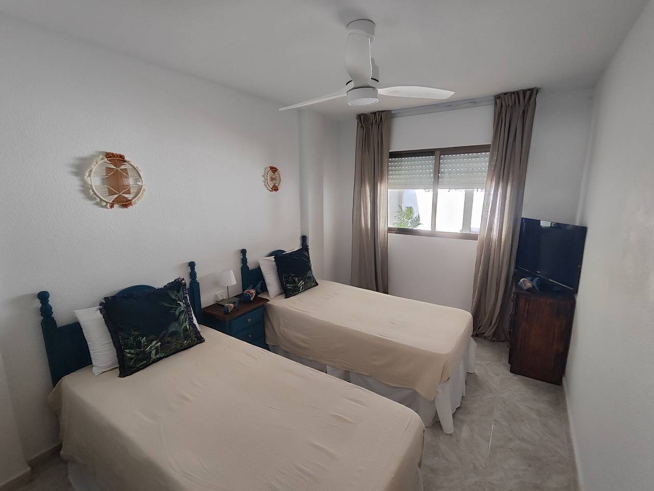 Entire apartment, Apartment 'Antonio' with Shared Pool, Wi-Fi and Air Conditioning in Los Miradores del Puerto, San Javier