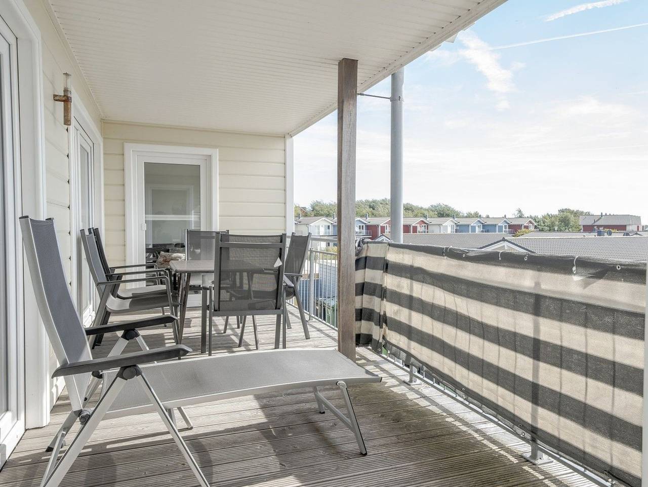 Ganze Ferienwohnung, Großzügige Ferienwohnung auf zwei Ebenen mit Infrarotsauna - Maisonette-Wohnung mit Infrarotsauna und Balkon in Dagebüll, Nordfriesland