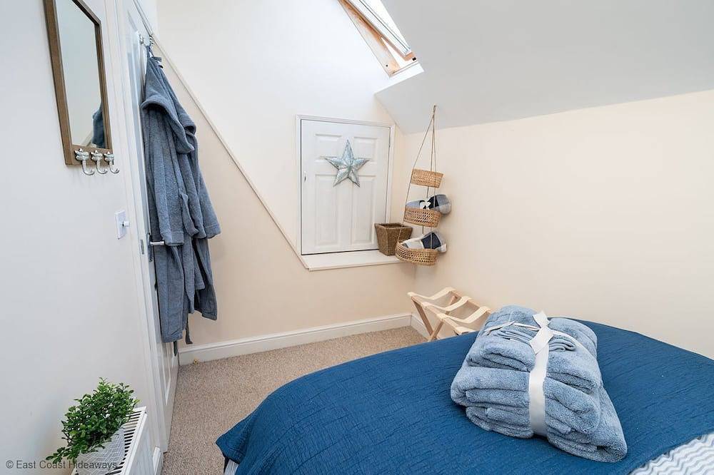 Stunning 2 bed holiday home by the sea with 5 person hot tub in Great Yarmouth, The Broads