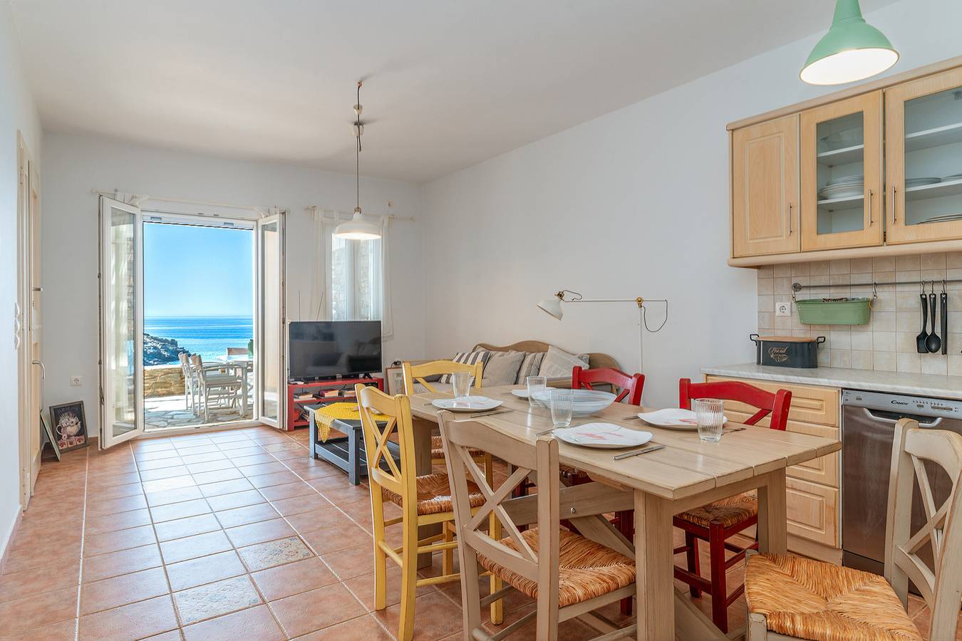 Apartment 'Sun Blooming' with Sea View, Wi-Fi and Air Conditioning in Tinos