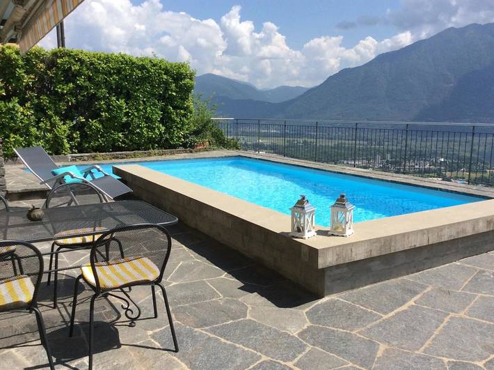 Ferienhaus für 5 Personen, mit Balkon und Terrasse sowie Garten und Pool am Lago Maggiore (Schweiz)