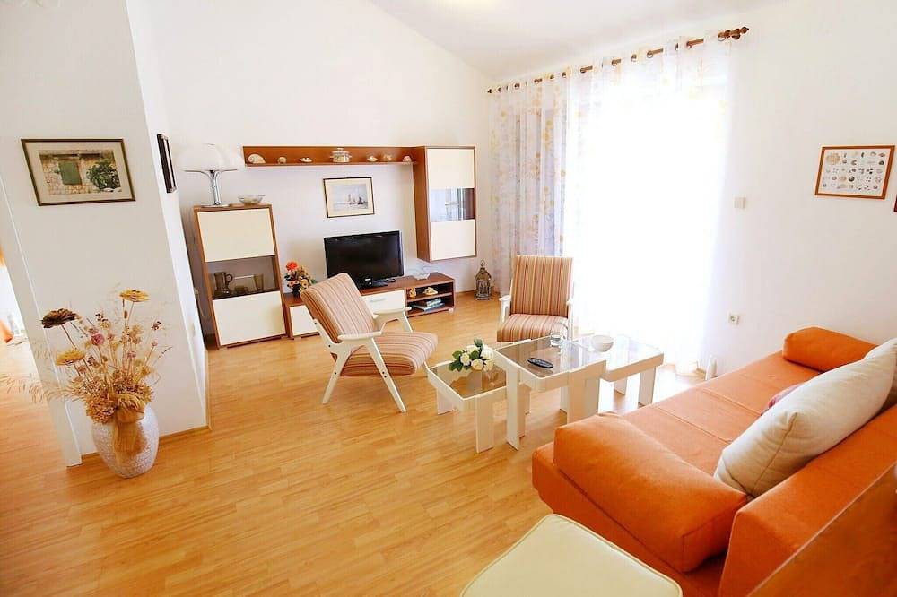 Ganze Wohnung, Ferienwohnung Đino,, Ist, hr in Zadar (Kommun), Otok Ist