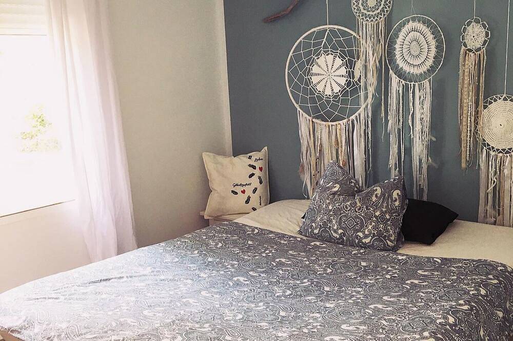 Entire apartment, Guesthouse Sleeps 2 - Pool Access - Pets Welcome in Benajarafe, Vélez-Málaga