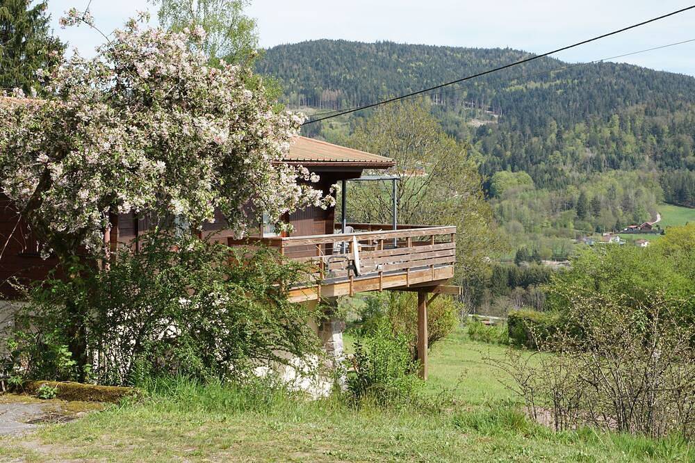 Location de chalet à Cleurie avec magnifique vue sur les vallées des Vosges in Cleurie, Région d'Épinal