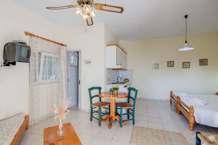 Gîte pour 3 personnes, avec terrasse, animaux acceptés dans Makri Gialos - 4