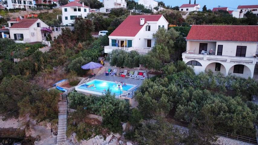 Villa pour 10 personnes, avec jardin ainsi que vue et piscine, adapté aux familles à Maslinica - 3