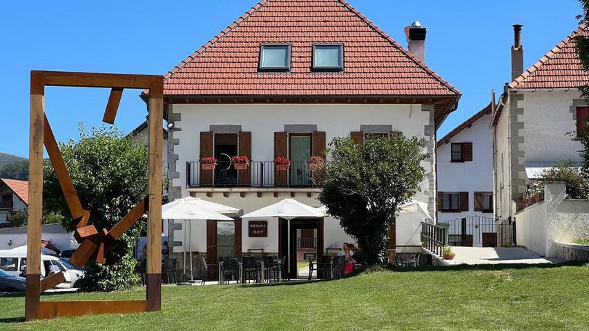 Hôtel pour 2 personnes, avec Terrasse ainsi que Jardin et Vue à Roncevaux