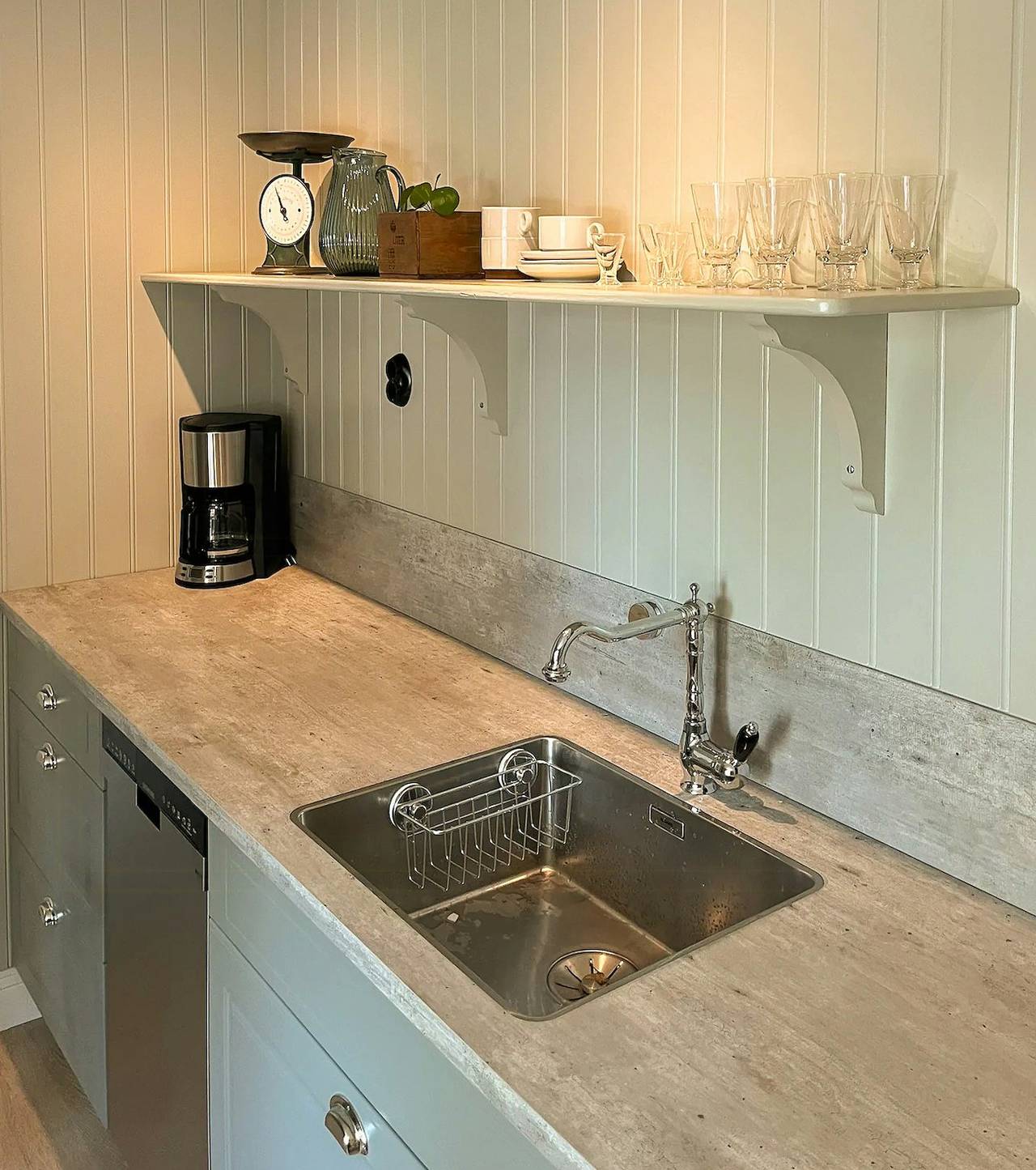 Historisches Großmutterhaus inmitten der Natur auf dem Rangsta-Hof in Nynäshamn