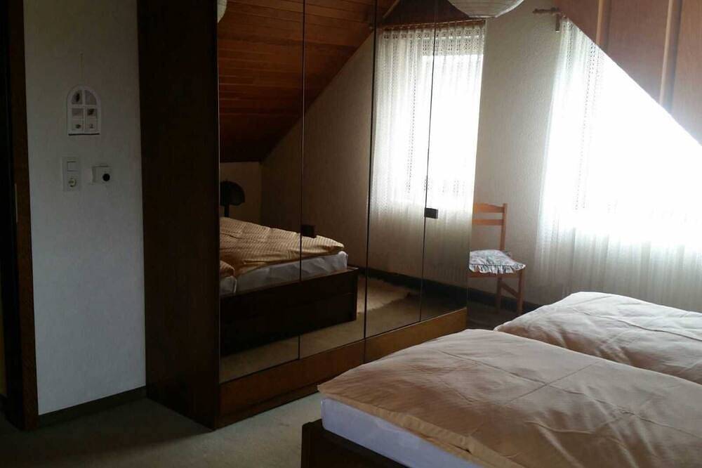Ganze Wohnung, Schöne Terrassenwohnung mit Gartennutzung - Ferienhaus Raabe in Birresborn, Vulkaneifel