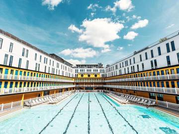Hôtel pour 4 personnes, avec piscine et jacuzzi ainsi que terrasse et sauna, animaux acceptés dans Parc des Princes