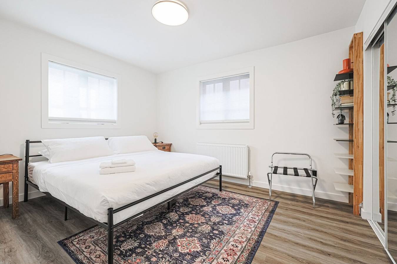 Entire apartment, Parkdale Chic 2Br  Spa   Style in Toronto, Lake Ontario (Canada)