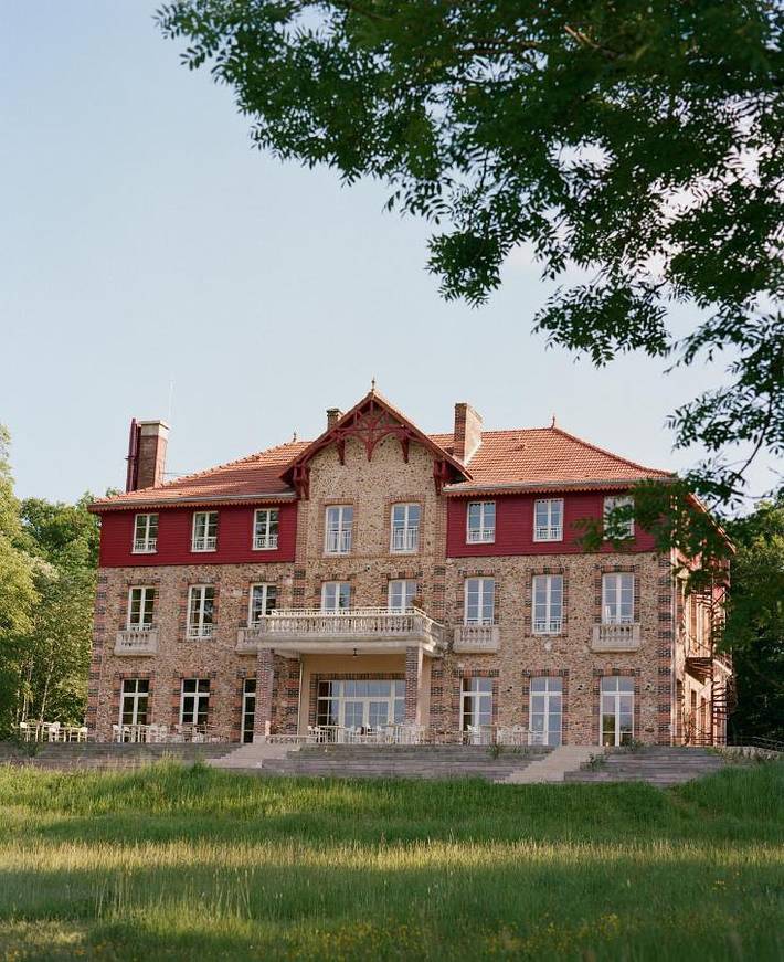Hôtel pour 4 personnes, avec jardin ainsi que vue et piscine à La Ville-aux-Clercs