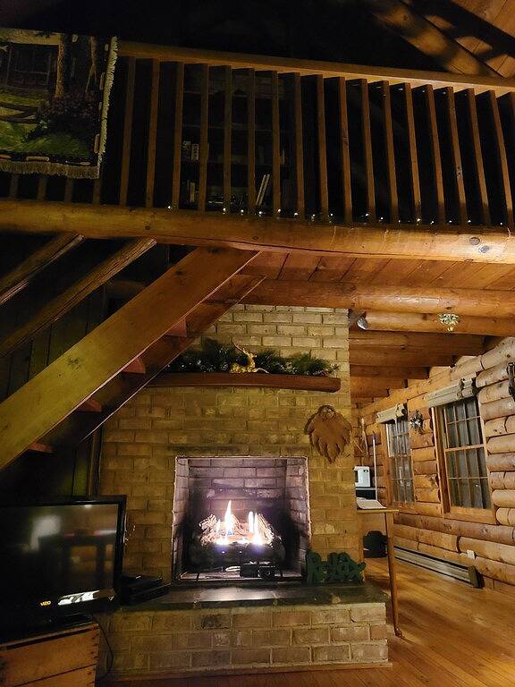 Log cabin for 6 people, with balcony, with pets in Shenandoah Valley