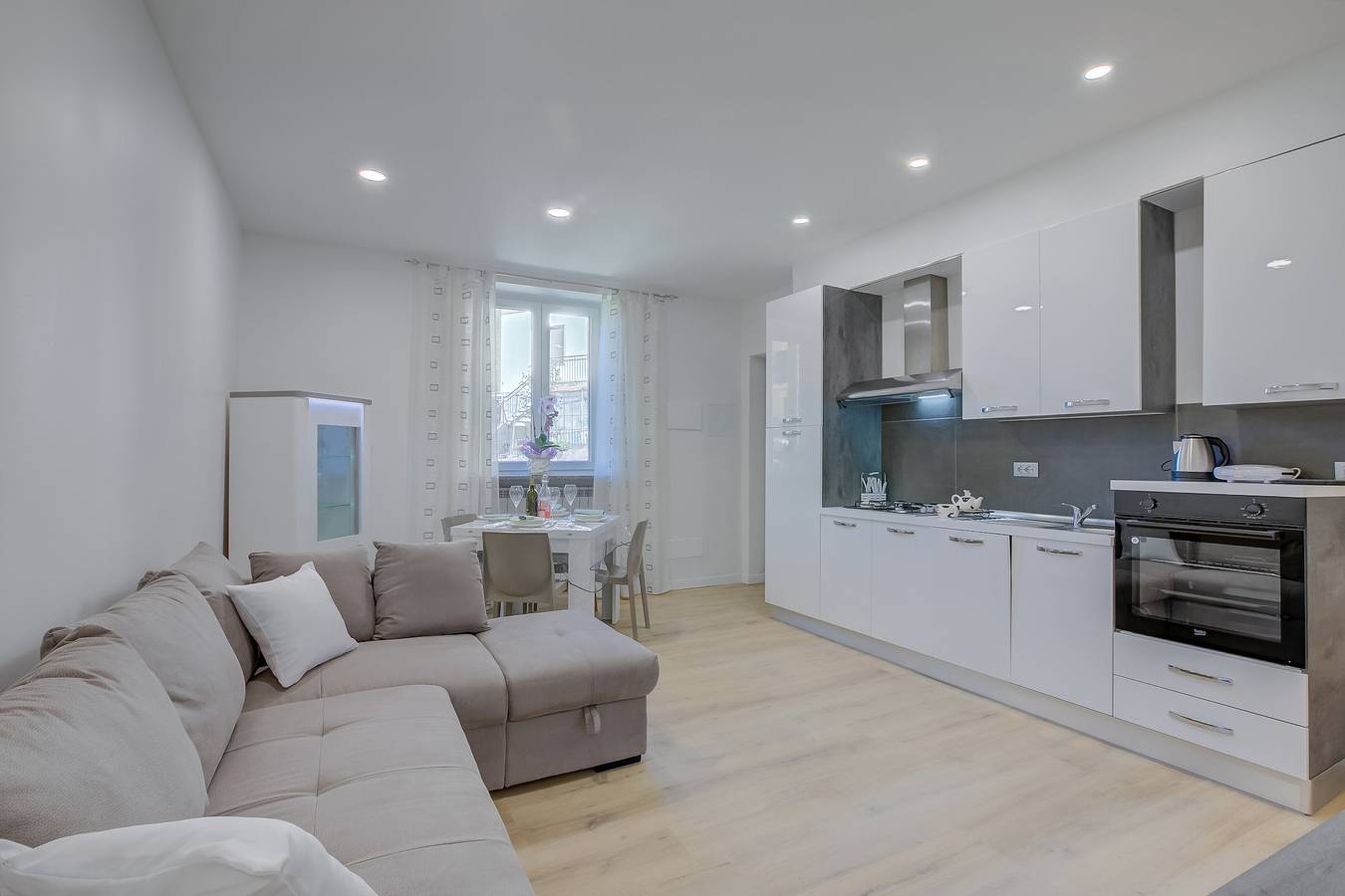 Ganze Wohnung, Patty New Apartment in Laveno Center in Laveno, Laveno-Mombello